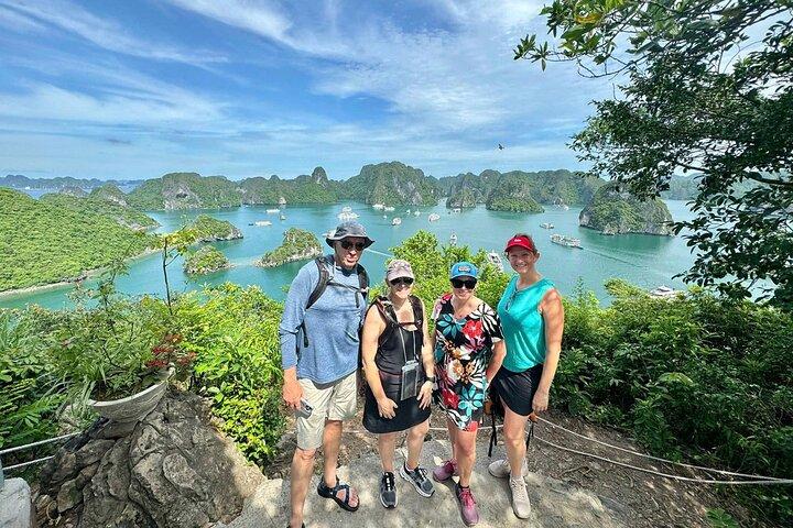 Halong Bay Luxury Cruise with Kayak, Swim, Lunch and Cave Tour