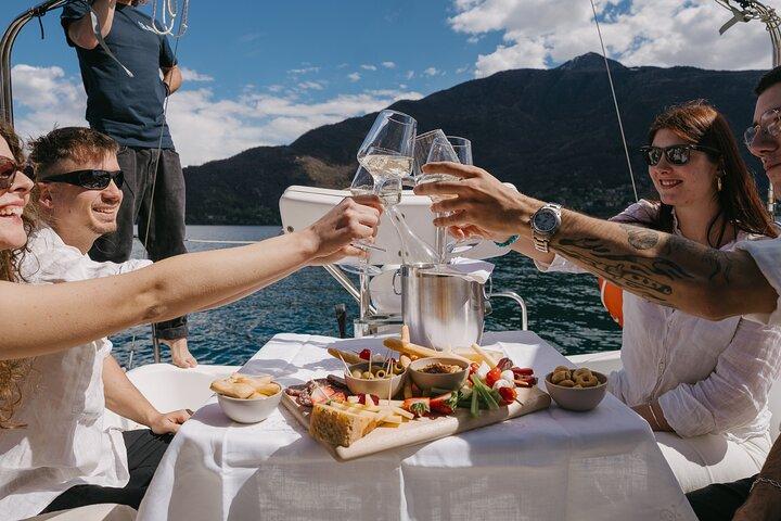 Lake Como PRIVATE Boat Tour Aperitivo & Prosecco Included