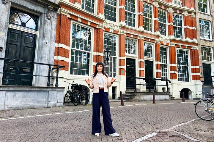 Walking Tour about Golden Age Architecture with a private guide