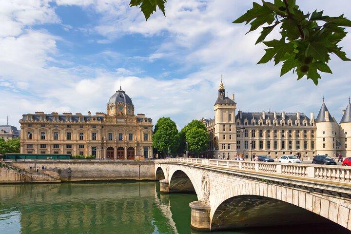 Paris Hidden Gems: Self Guided Secret Spots Tour