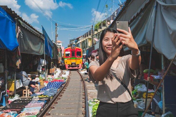 Private Guided Tour to Mae Klong Train Market & Floating Market