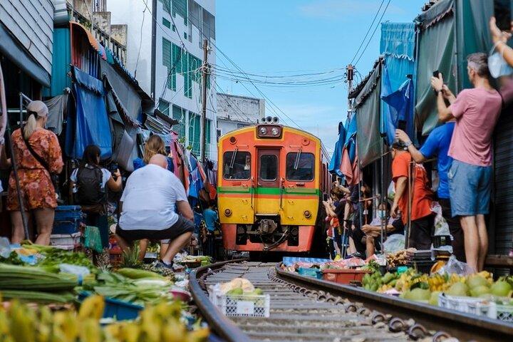 Private Guided Tour to Mae Klong Train Market & Floating Market