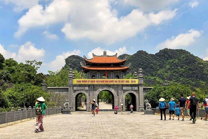 Full-Day Trip from Hanoi: Explore Trang An and Hoa Lu Capital