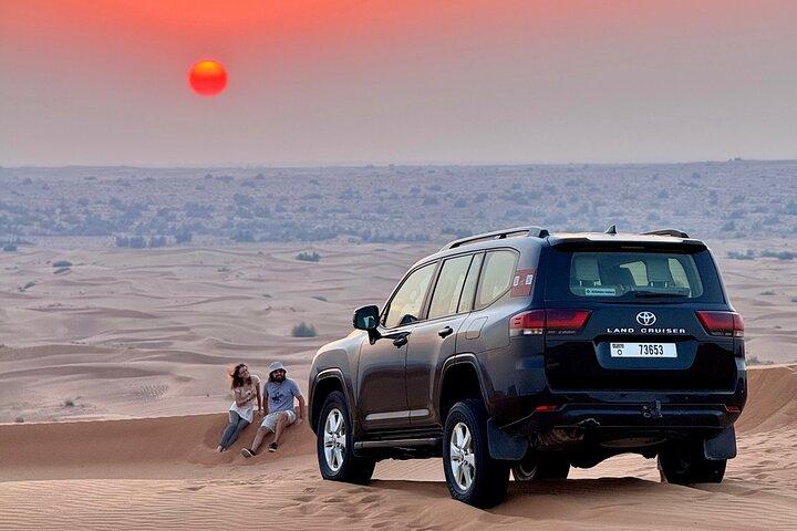 Evening Desert Safari in Red Dunes Dubai with Dinner and Show