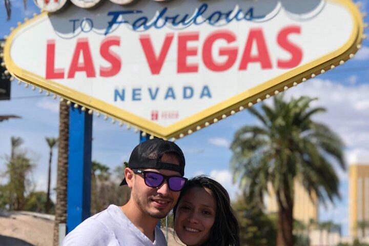 Las Vegas Limo Bus Sightseeing Tour with Iconic Photo Stops