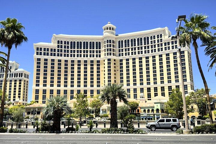 Las Vegas Limo Bus Sightseeing Tour with Iconic Photo Stops