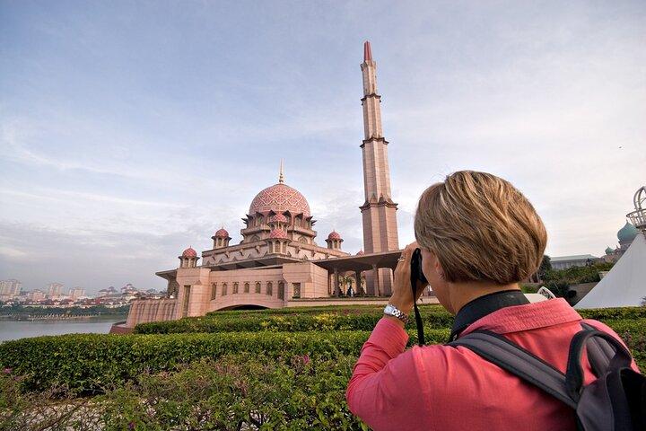 Private Half Day Putrajaya Tour with Lake Cruise Experience