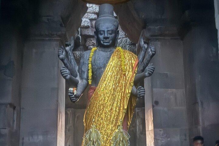 Angkor Wat 1-Day Exploration by Tuk Tuk with Qualified Tour Guide