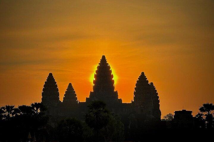 Angkor Wat 1-Day Exploration by Tuk Tuk with Qualified Tour Guide