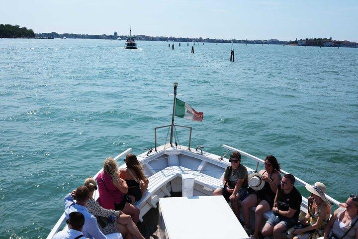 Murano & Burano Cruise with Venetian Specialties & Wine