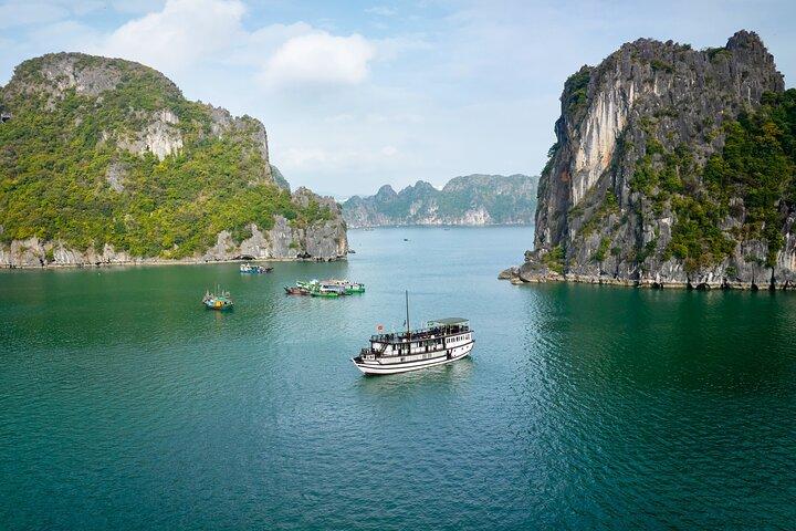 2-Day Garden Bay Cruises Visit the Hidden Beauty of Bai Tu Long