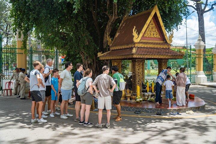 Siem Reap City Bike Tour / E-Bike or Tuk Tuk