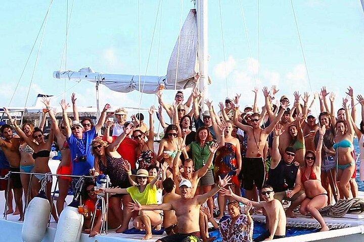 Cancun : All Inclusive Catamaran Tour to Isla Mujeres