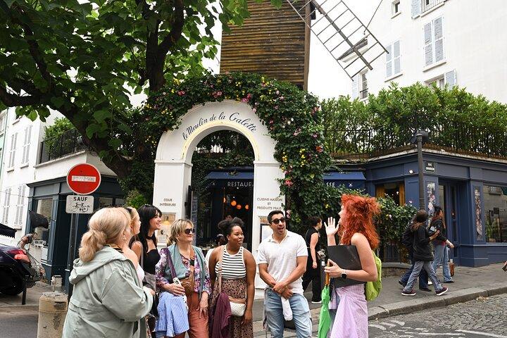 Montmartre Walking Tour with Secret Tales, Views & Croissant