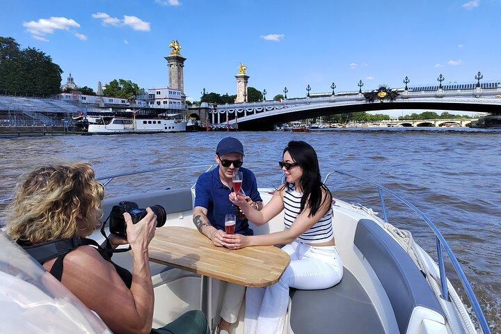 Your Private boat Captain Guide Explore Historical Paris