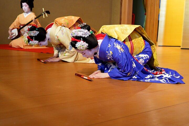 Kyoto:Exclusive Maiko & Geisha Show with Dinner, Games & Open Bar