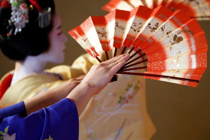 Kyoto:Exclusive Maiko & Geisha Show with Dinner, Games & Open Bar