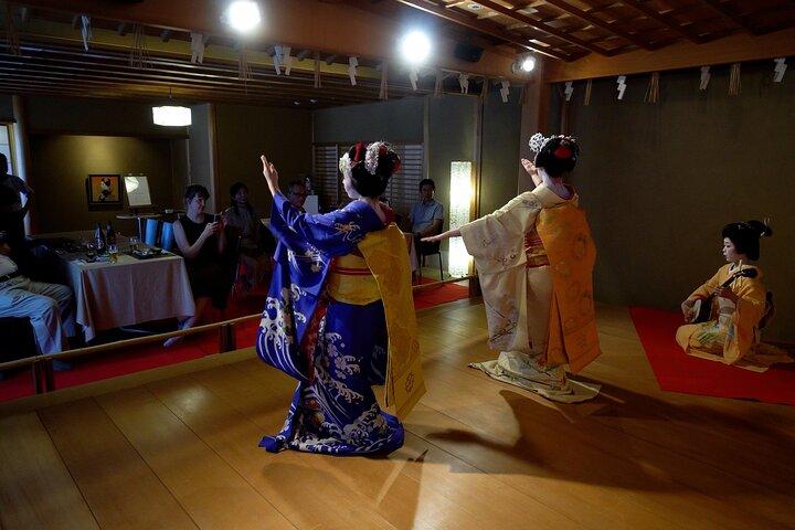 Kyoto:Exclusive Maiko & Geisha Show with Dinner, Games & Open Bar