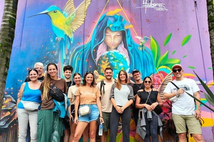 Commune 13 graffiti tour food Panoramic street and cable car