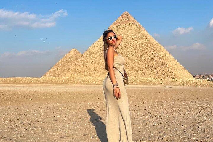 Private Tour to Pyramids with Professional Photographer