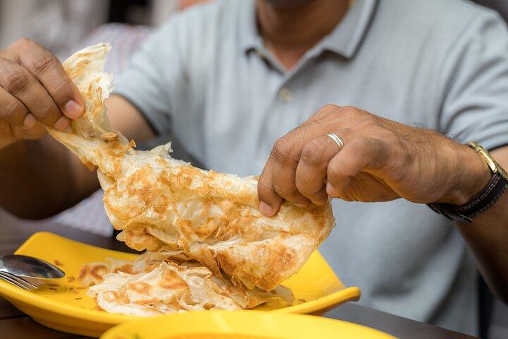 Singapore: Chinatown Hawker Market Food Tour with 7 Food Tastings