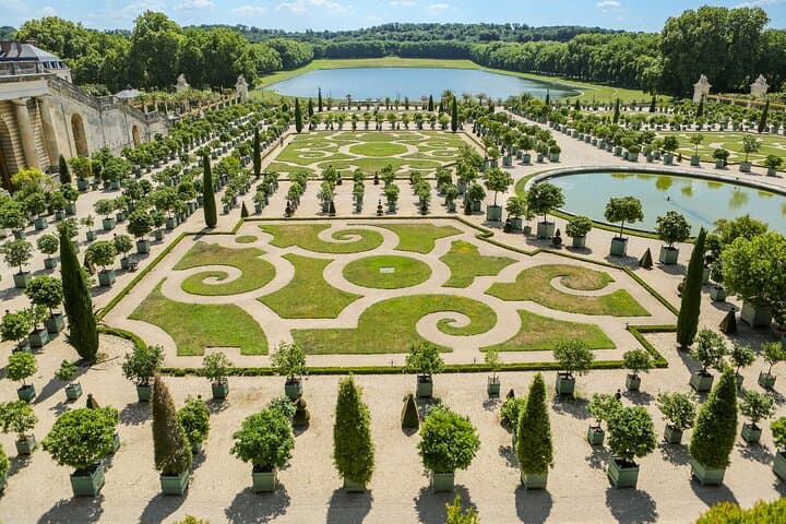 Giverny & Versailles Audio Guided Day Trip with Lunch from Paris