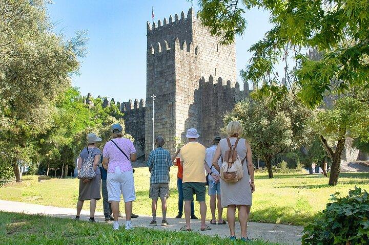 Porto: Guimaraes & Braga Small Group Tour with Lunch and Tickets