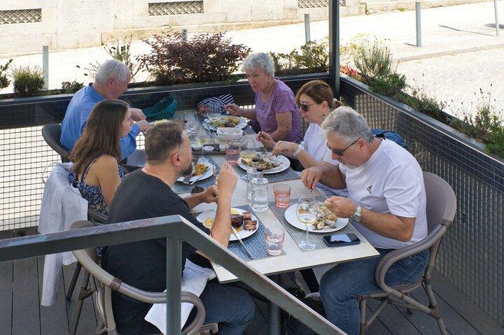 Porto: Guimaraes & Braga Small Group Tour with Lunch and Tickets