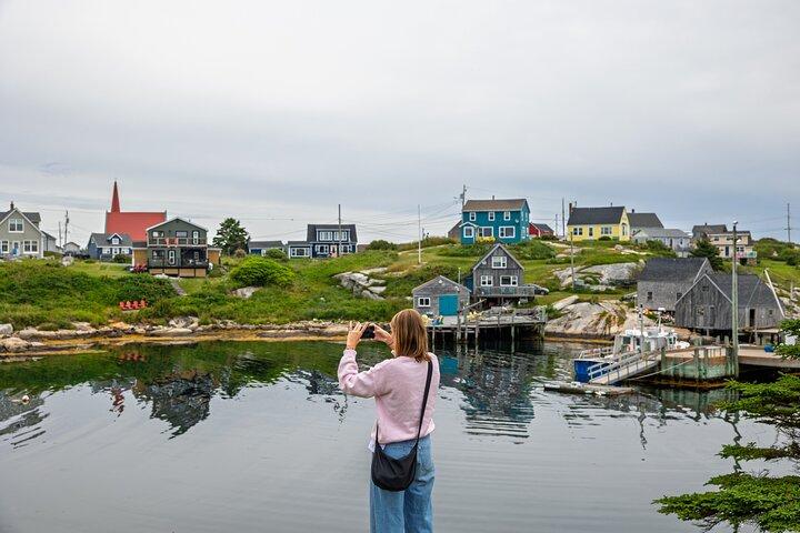 Peggy's Cove Sunset + Halifax Dinner Small Group Night Tour