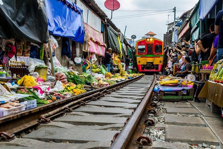 Design Your Own Bangkok Experience in a Private SUV Tour