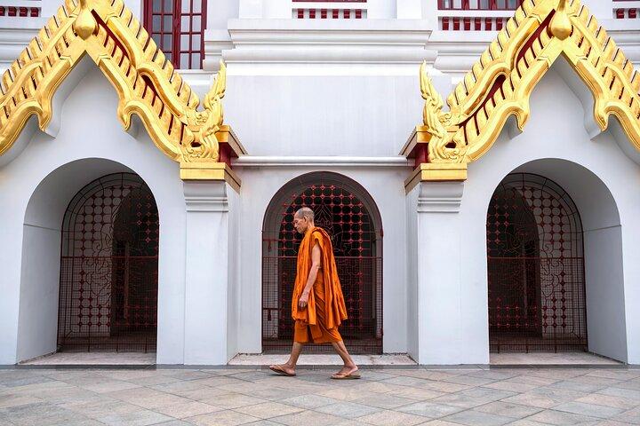 Design Your Own Bangkok Experience in a Private SUV Tour