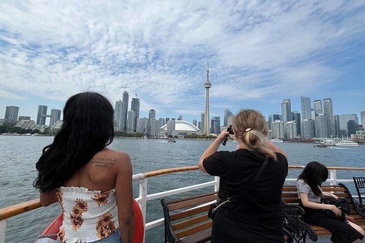 60-Minute Toronto Sightseeing Harbour Tour