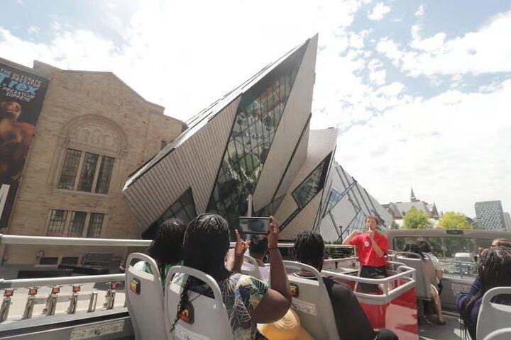 Toronto Hop-On Hop-Off Bus Tour with Scenic Boat Cruise