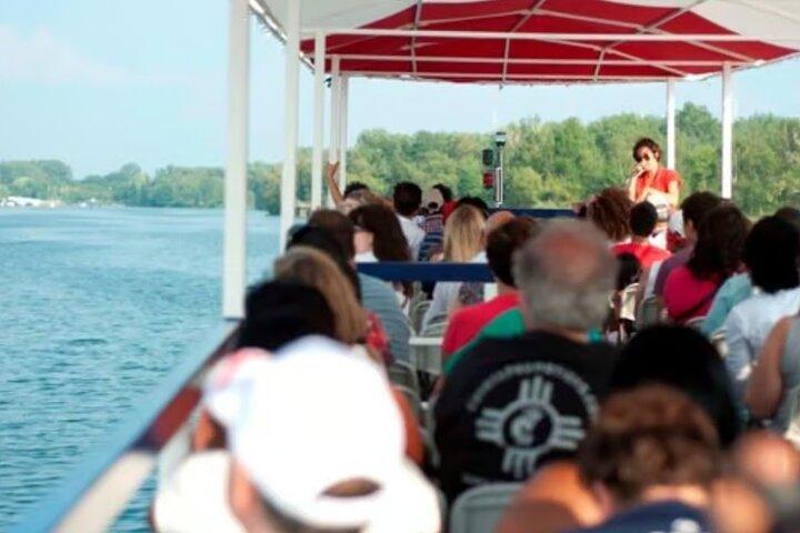 Toronto Hop-On Hop-Off Bus Tour with Scenic Boat Cruise