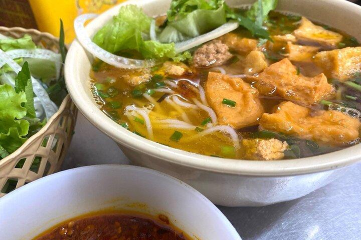NEW! Private Walking Hanoi Food Tour in the Old Quarter with Hang