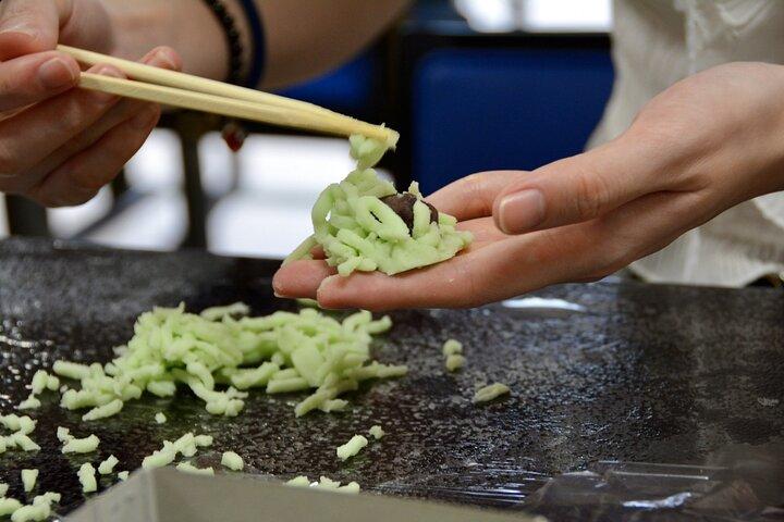 Day Tour from Kanazawa: Gold Leaf, Japanese Sweets and Ninja Star