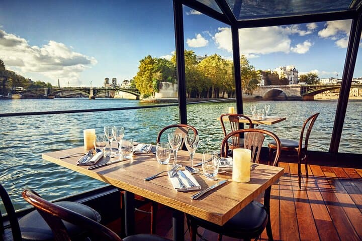 Paris Seine River Gourmet Lunch Cruise with Champagne Option