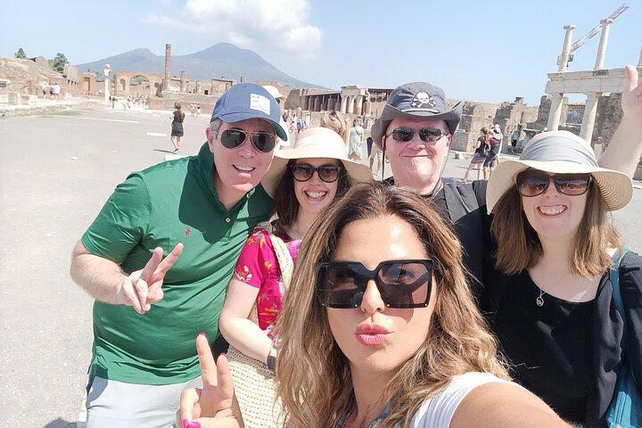 Transfer from Sorrento to Naples with stop at Pompeii 2hrs