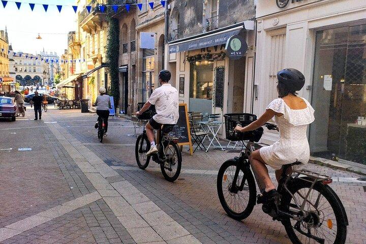 E-bike trip : From Bordeaux to Saint-Emilion with picnic lunch