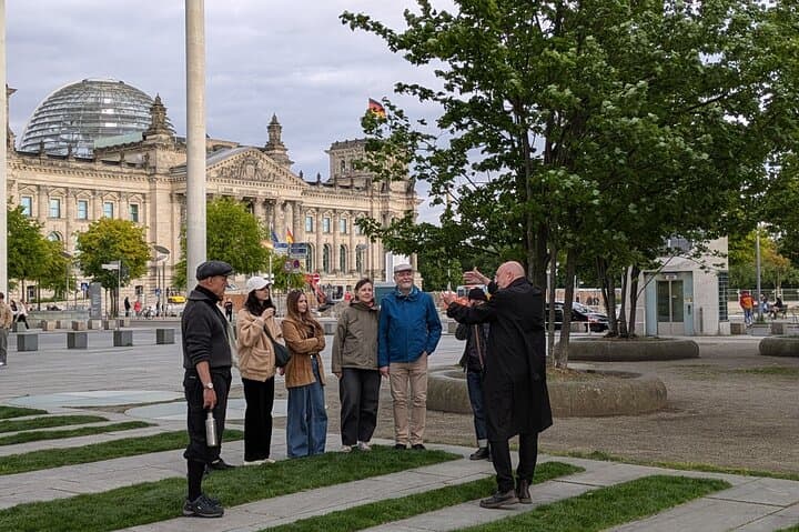 Berlin Tour Government District and Visit Hall Dome Reichstag