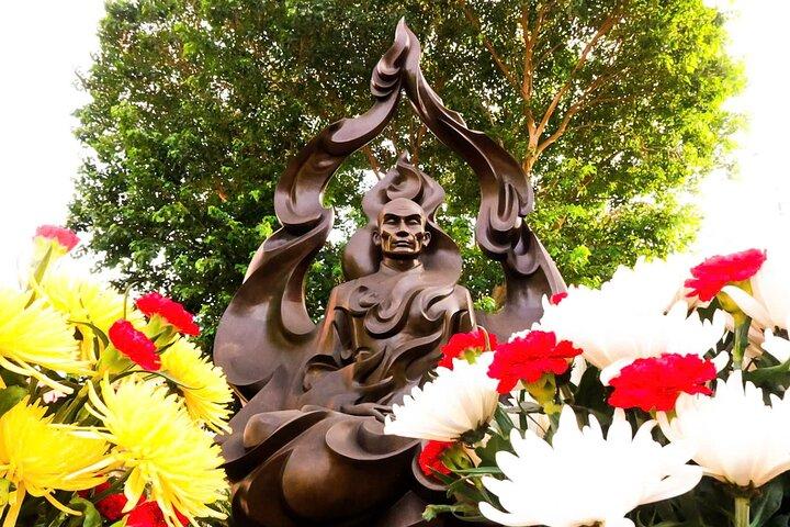 Ho Chi Minh Best Walking Tour: Food, Coffee & History