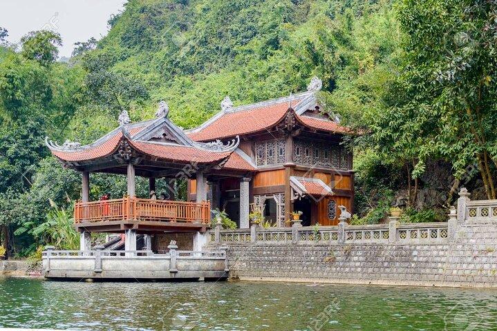 Hanoi to Ninh Binh: Hoa Lu, Tam Coc & Mua Cave