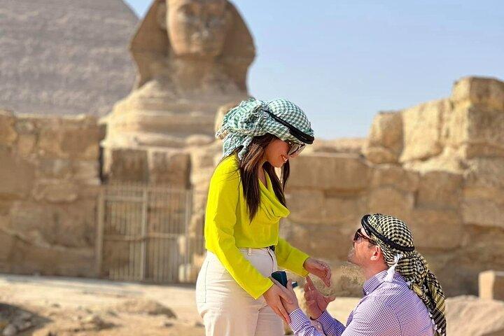 Giza Pyramids Tour: Private Guide, Saqqara & Lunch