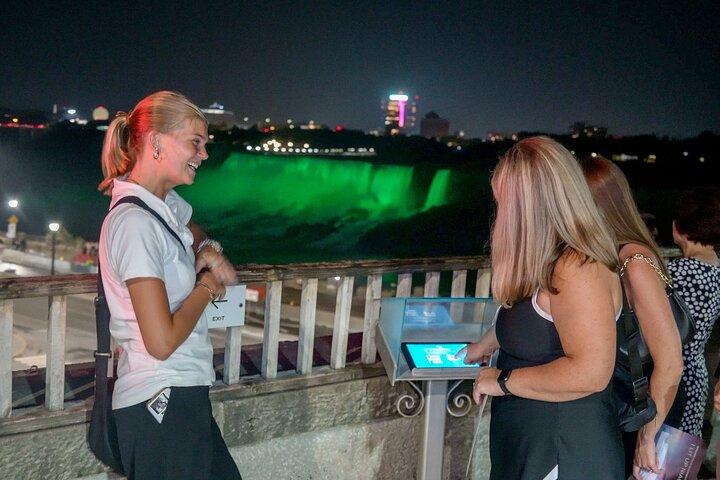 Niagara Falls Premium Night Tour: Fireworks Boat Cruise & Dinner