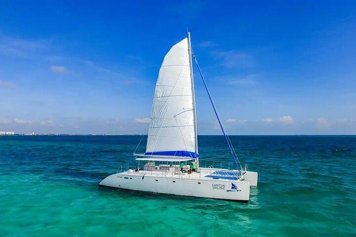 Catamaran to Isla Mujeres Snorkeling, Beach Club and Lunch Tour