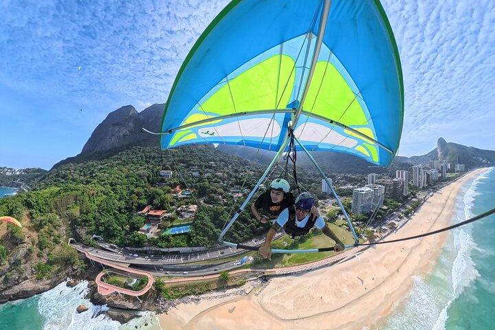 Assa DE lta & Parapente Rio de Janeiro on the Beautiful Stone
