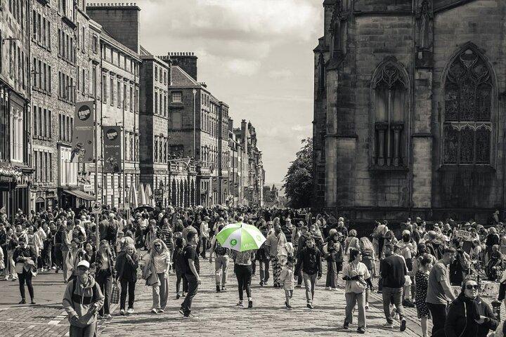 Old Town Walking Tour History and Tales in Edinburgh