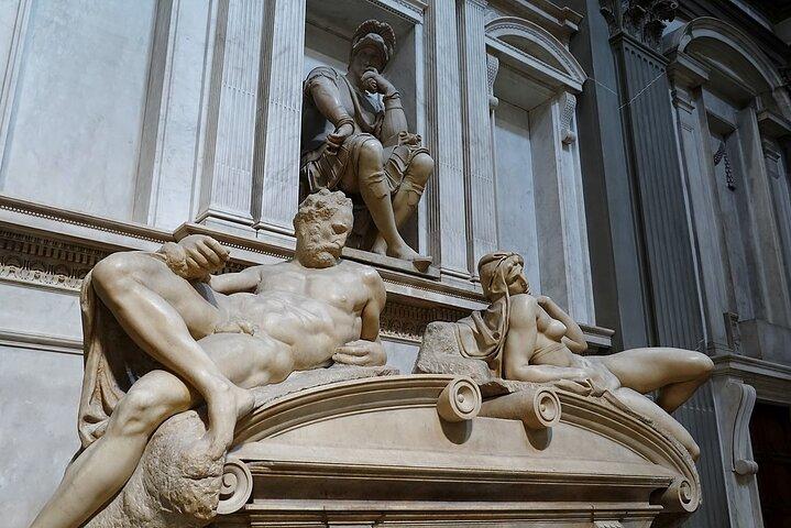 Florence at Your Feet : A Tour of Its Historic Jewels
