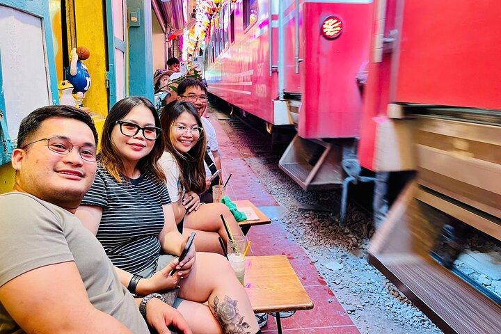 Hanoi After Dark by Motorbike: Street Foods & Nightlife (4 hours)