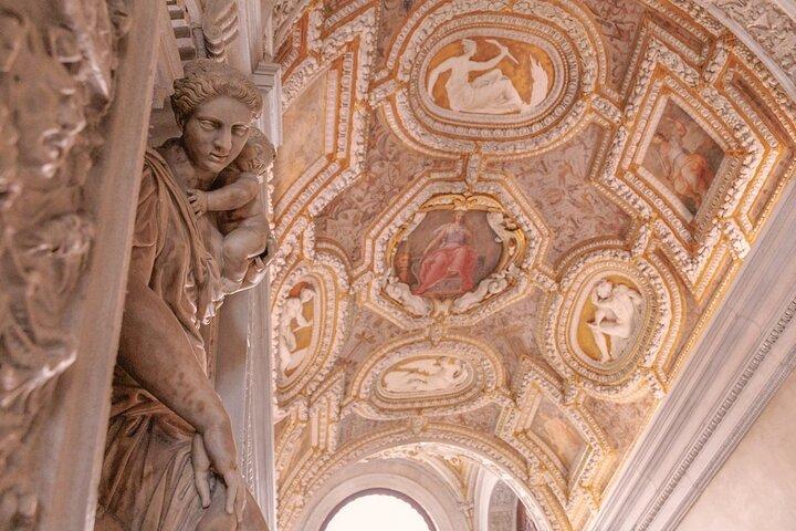 St. Mark's Basilica & Doge's Palace Guided Tour with Gondola Ride